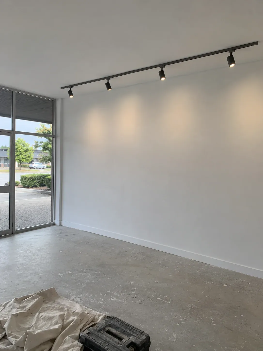 Track lighting in an empty retail fit-out